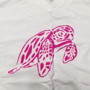 Sea turtle print graphic tee